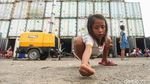 Para Pengungsi Banjir Ini Tinggal di Dalam Kontainer