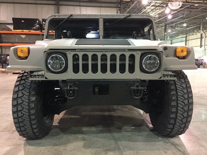 Mobil militer Amerika Serikat Humvee dijual