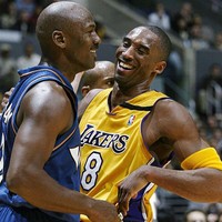 Kobe Bryant adalah inspirasi buat saya. Dia ingin menjadi pemain bola basket terbaik yang dia bisa, dan ketika saya mulai mengenal dia, saya ingin menjadi kakak terbaik untuk Kobe. Ketika Kobe meninggal, sebagian dari saya meninggal, kata Michael Jordan dalam pidatonya di upacara mengenang Kobe Bryant dan Gianna Bryant baru-baru ini. Saat berpidato, Michael Jordan tak dapat menyembunyikan rasa sedihnya. Air mata pun tak dapat terbendungi.  (Foto: Instagram/@jumpmanhistory)