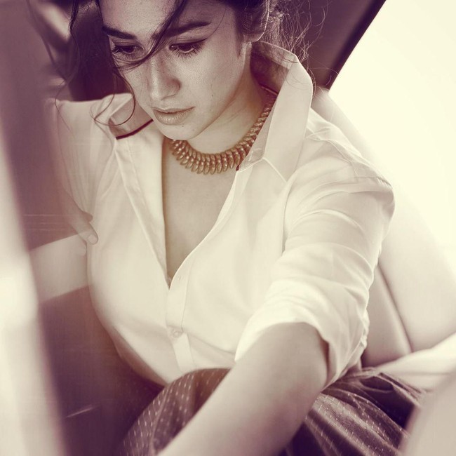 Wanita yang membintangi serial Grisse itu mengatakan bahwa menyukai hal-hal klasik dan natural. Ia pun mengidolakan aktris-aktris di era 30 sampai 40, di mana kala itu tidak mencukur bulu ketiak adalah hal yang wajar.  Foto: dok. Instagram