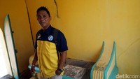 Perjalanan saya ditemani oleh Bobby, pemandu yang sudah berpengalaman selama puluhan tahun. Dari Bobby, banyak sekali cerita-cerita tentang Pulau Penyengat dan sejarahnya. (Wahyu Setyo/detikTravel)