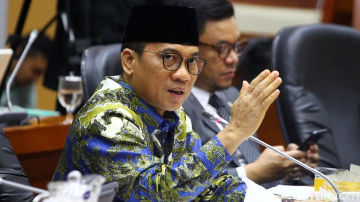 Menag Fachrul Razi hadiri rapat bersama Komisi VIII DPR. Sejumlah hal dibahas di rapat itu, salah satunya soal upaya pencegahan virus corona untuk jemaah haji.