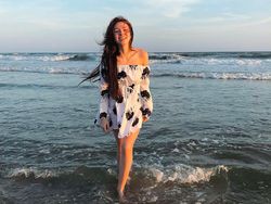 Sosok Model Ukraina Menawan yang Enggan Tinggalkan Wuhan