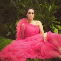 Bintang serial Grisse itu pun ingin mematahkan stigma bahwa orang yang memiliki bulu ketiak artinya orang yang jorok. Kenapa orang berpikiran kalau punya hair armpits its gross. No, its natural. Hair armpits itu nggak bikin bau, itu something natural, ujar Alex.  Foto: dok. Instagram