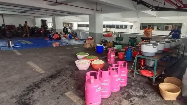 Bantu Korban Banjir, Pertamina Kirim Ratusan LPG untuk 5 Dapur Umum