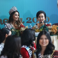 Selain para finalis, hadir pula Penasehat Utama Yayasan Puteri Indonesia Putri Kus Wisnu Wardani. “Melalui ajang Puteri Indonesia 2020 ini diharapkan mampu menumbuhkan kecintaan di kalangan remaja putri Indonesia terhadap potensi kekayaan budaya dan keindahan alam Tanah Air,” ujar Putri. Foto: Agung Pambudhy
