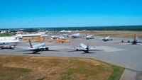 Dedikasi Bandara Gander dibuktikan saat pemboman di gedung World Trade Center (WTC) tahun 2001. Ada lebih dari 38 pesawat yang tiba-tiba transit di bandara ini. Semua penumpang harus menunggu sampai 5 hari untuk bisa kembali melanjutkan perjalanan. (Gander International Airport)