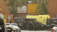 Turis asal Italia itu diketahui merupakan seorang dokter dari Lombardy, utara Italia yang menjadi salah satu titik penyebaran virus corona. Ia bersama istrinya menginap di sebuah hotel di Kepulaun Canary sebelum mendapat perawatan di rumah sakit karena diduga terinfeksi corona.