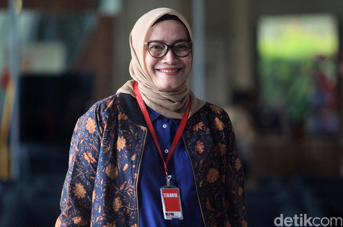 Komisioner KPU Evi Novida Ginting Manik Diperiksa KPK Komisioner KPU Evi Novida Ginting Manik kembali diperiksa KPK. Evi diperiksa terkait kasus suap pergantian antarwaktu (PAW) anggota DPR yang jerat Harun Masiku.