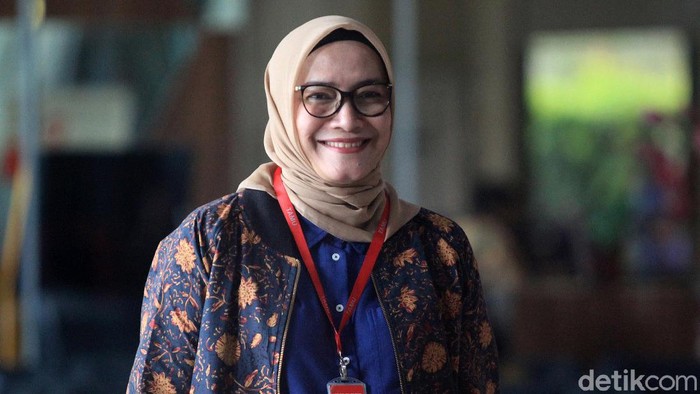 Komisioner KPU Evi Novida Ginting Manik kembali diperiksa KPK. Evi diperiksa terkait kasus suap pergantian antarwaktu (PAW) anggota DPR yang jerat Harun Masiku.