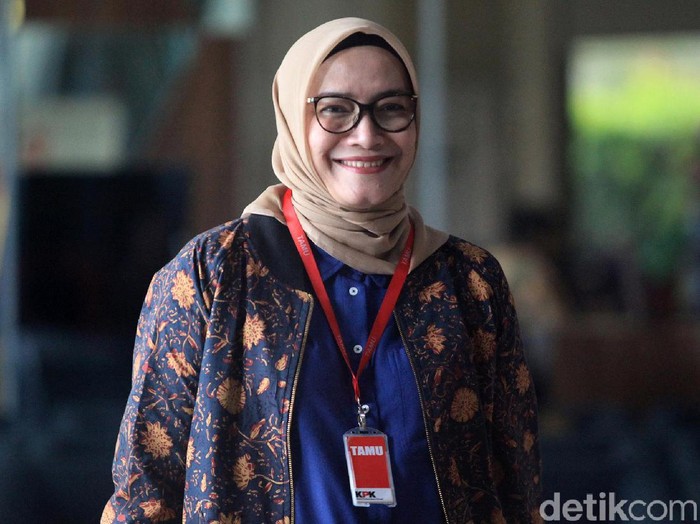Komisioner KPU Evi Novida Ginting Manik kembali diperiksa KPK. Evi diperiksa terkait kasus suap pergantian antarwaktu (PAW) anggota DPR yang jerat Harun Masiku.