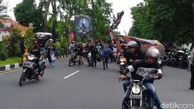 Dianggap dari Perguruan Silat Lain, Seorang Pria Dikeroyok Massa PSHT