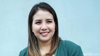 Tya mengaku sedang tak percaya diri dengan bentuk tubuhnya saat ini. Pool/Palevi S/detikFoto.