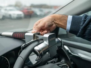 Dijual Sejutaan, Kunci Setir Mobil Makin Aman Pakai Fingerprint