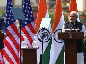 India Tunda Beli Senjata-Pesawat AS Usai Digebuk Trump Tarif 50%