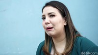 Selain itu Tya juga bercerita soal permintaan untuk menjadi bridesmaid di pernikahan Jessica Iskandar dan Richard Kyle. Palevi S/detikFoto