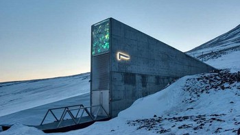 Svalbard Global Seed Vault atau Gudang Kiamat adalah tempat menyimpan benih dan bibit untuk menjaga warisan pertanian dunia. Foto: Global Crop Diversity Trust