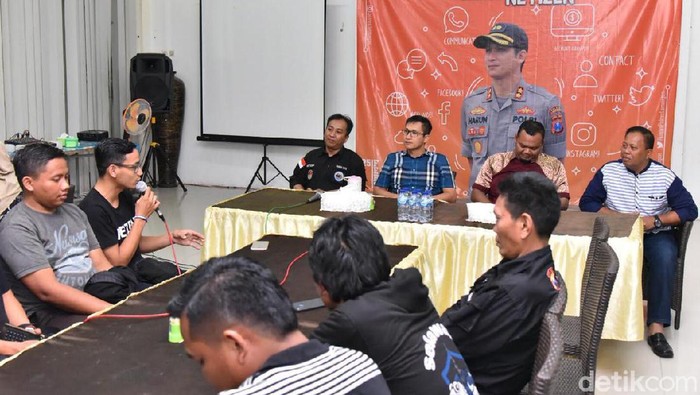 Kapolres Lamongan Cangkruk Bareng Nitizen
