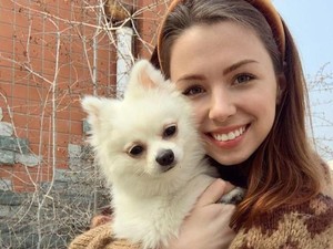 Instagrammer Cantik Ini Rela Terancam Corona Demi Anjingnya