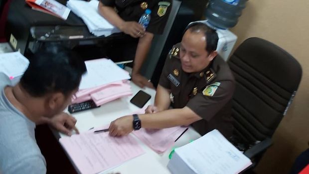 Polisi Serahkan 2 Penyerang Novel ke Kejaksaan
