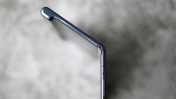 Huawei mengaku telah meningkatkan engsel lipatnya sehingga durabilitas yang lebih baik. Foto: Sina Mobile 