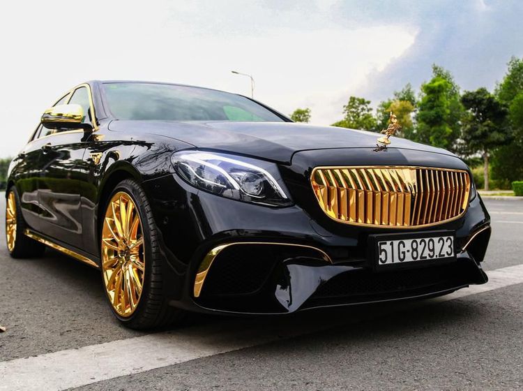 Penampakan Modifikasi Mercedes-Benz Sultan Belapis Emas Berlian
