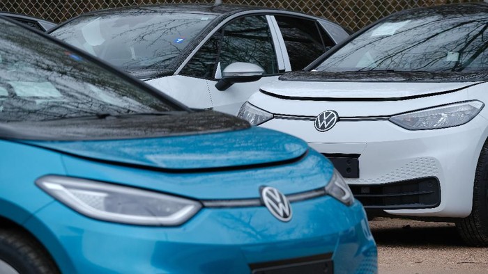 Mobil listrik Volkswagen (VW) ID.3 mulai memasuki jalur produksi. Mobil berjenis hatchback ini akan diproduksi di fasilitas perakitan Volkswagen di Zwickau, Jerman.