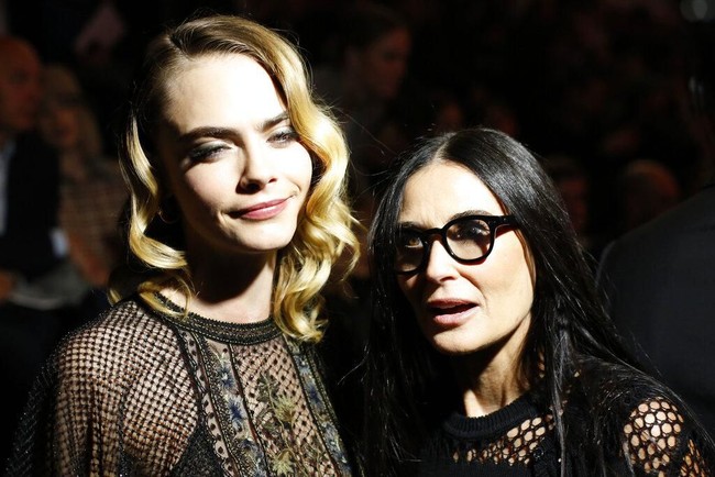 Demi Moore sempat juga berfoto dengan model Cara Delevingne. (Foto: AP Photo)