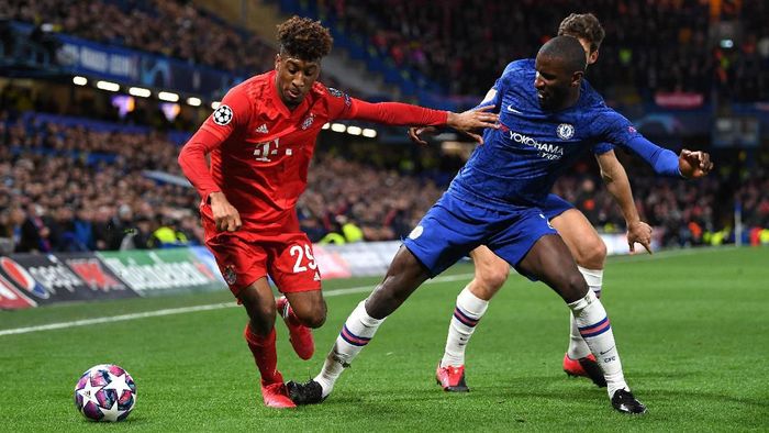 Chelsea vs Bayern Munich LONDON, ENGLAND - FEBRUARY 25: Kingsley Coman of Bayern Munich is closed down by Antonio Rudiger of Chelsea during the UEFA Champions League round of 16 first leg match between Chelsea FC and FC Bayern Muenchen at Stamford Bridge on February 25, 2020 in London, United Kingdom. (Photo by Shaun Botterill/Getty Images)