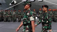 Pangkogabwilhan I Laksamana Madya Yudo Margono mengecek kesiapan Tim Kogasgabpad yang akan diberangkatkan ke Pulau Sebaru, Kepulauan Seribu.