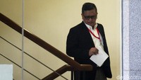 Selain Hasto, KPK juga turut memeriksa sejumlah orang lainnya dalam kasus suap PAW anggota DPR tersebut.