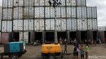 Para Pengungsi Banjir Ini Tinggal di Dalam Kontainer