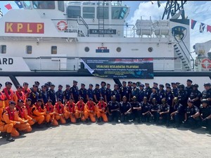 HUT ke-47 KPLP, Kemenhub Bagi-bagi 150 Life Jacket ke Pelaut