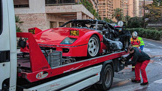 Ferrari F40 terbakar habis