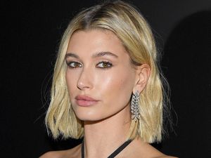 Hailey Bieber Alami Gejala Stroke Akibat Penggumpalan Darah di Otak