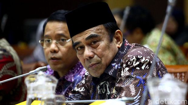 Menag Fachrul Razi hadiri rapat bersama Komisi VIII DPR. Sejumlah hal dibahas di rapat itu, salah satunya soal upaya pencegahan virus corona untuk jemaah haji.