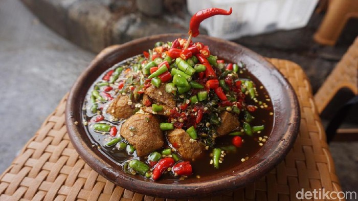 tahu gejrot bang jack di kebayoran lama, harga Rp. 10.000