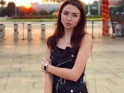 Sosok Model Ukraina Menawan yang Enggan Tinggalkan Wuhan