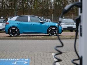 Pabrik Baterai Mobil Listrik RI Dibangun Bulan Ini, Bagaimana Peluangnya?