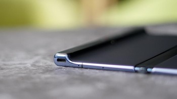 Huawei membekali Mate Xs dengan baterai berkapasitas 4500mAh, yang juga dibekali pengisian cepat SuperCharge 55W. Foto: Sina Mobile