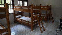 Sejumlah kasur sudah siap digunakan untuk ratusan WNI.