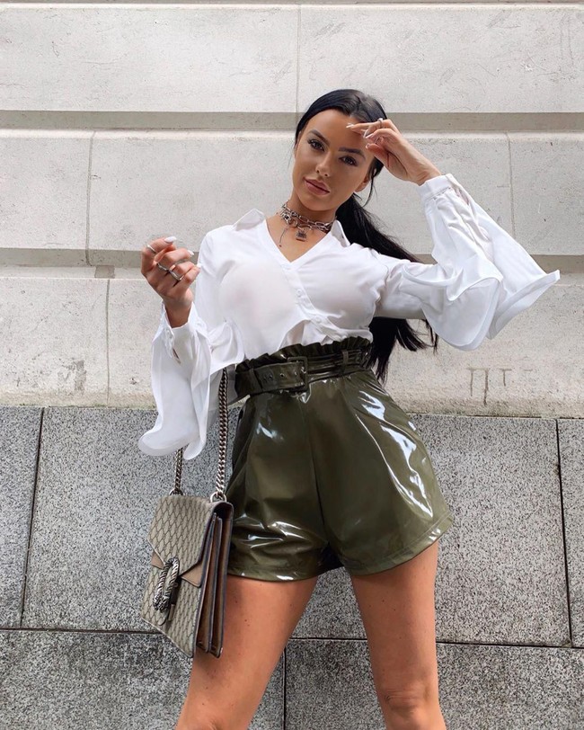 Rosie Williams memiliki gelar master dari jurusan hukum University of Law, Guildford. Dia sempat bekerja sebagai pengacara di Inggris dan Wales. Foto: Dok. Instagram @rosieawilliams