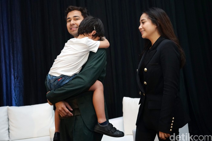 Raffi Ahmad Raffi Ahmad dan Nagita Slavina saat dijumpai di kawasan Gatot Subroto.