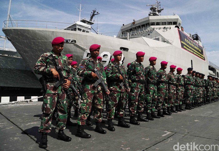 Panglima Komando Gabungan Wilayah Pertahanan (Pangkogabwilhan) I Laksamana Madya Yudo Margono melepas 195 personel Komando Tugas Gabungan Terpadu (Kogasgabpad) dari TNI, Polri, Kementerian dan Lembaga untuk ditempatkan di Pulau Sebaru, Kepulauan Seribu sebagai lokasi observasi 188 WNI ABK World Dream. Upacara pelepasan dilakukan di Markas Kolinlamil, Tanjung Priok, Jakarta Utara, Rabu (26/2/2020).