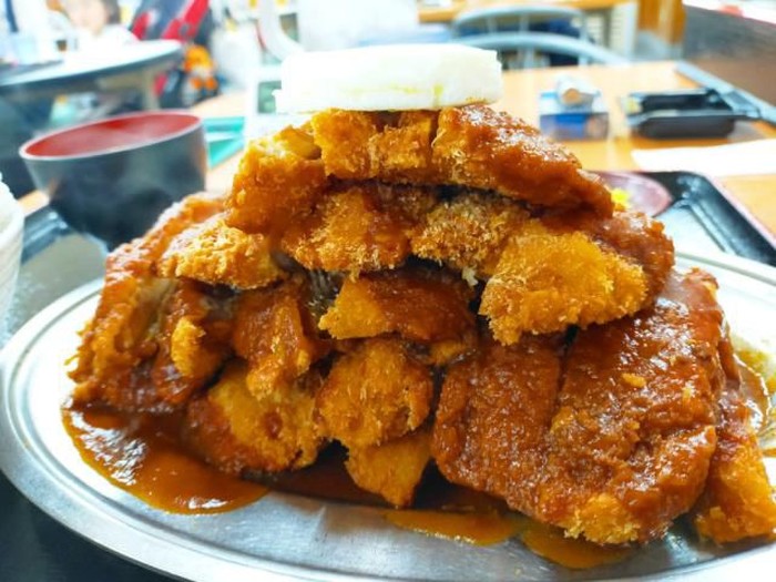 Resto Ini Tawarkan Chicken Katsu Jumbo Menggunung Bersiram 