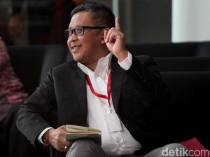 Ekspresi Hasto Saat Diperiksa KPK Soal Suap PAW