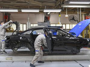 Kekurangan Suku Cadang karena Corona, Karyawan Pabrik Mobil Dipulangkan