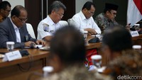 Rapat dipimpin oleh Muhadjir Effendy. Menteri Agama Fachrul Razi, Menteri Luar Negeri Retno Marsudi, Menteri Perhubungan Budi Karya Sumadi serta dari para jajaran kementerian terkait hadir.