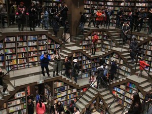 Ini 10 Toko Buku yang dibangun di Tempat Aneh tapi Unik