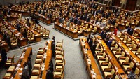 Rapat paripurna hari ini juga beragendakan penetapan pengganti Wahyu Setiawan sebagai Komisioner KPU. Agenda terakhir yakni penutupan masa sidang II tahun 2019-2020.